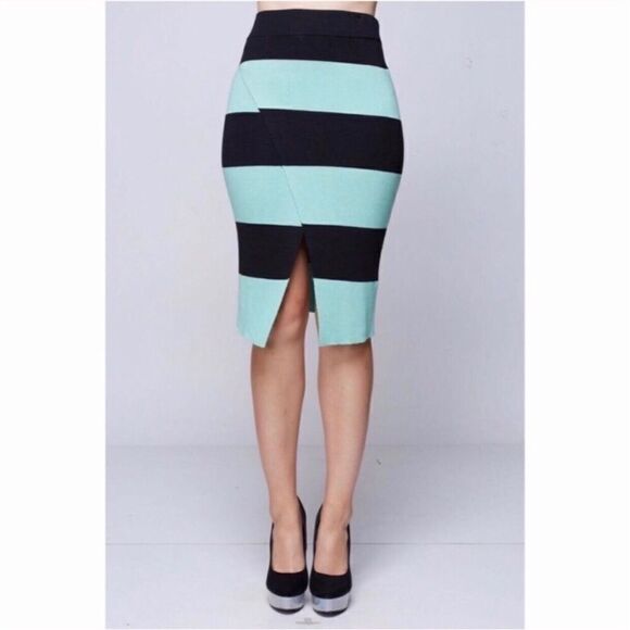 Dance & Marvel Rayon Sweater Skirt Foam Green Black Stripped M/L C17 - Picture 2 of 7